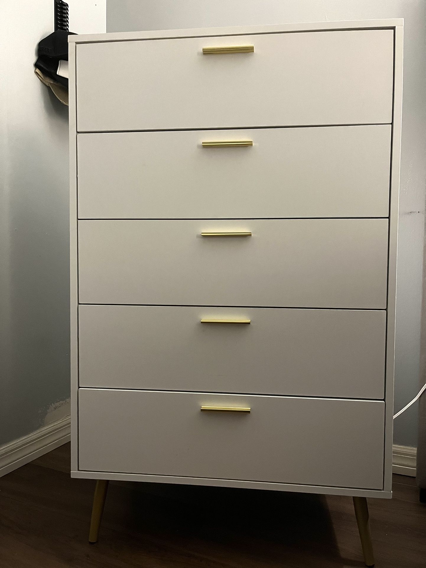 5 Drawer 27.4” W Chest