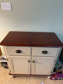 Kitchen cabinet