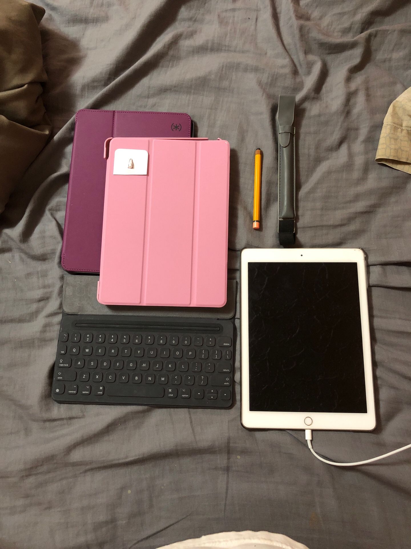 iPad Pro 9.7 inch and apple keyboard