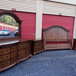 Stunning Complete King Bedroom Set 