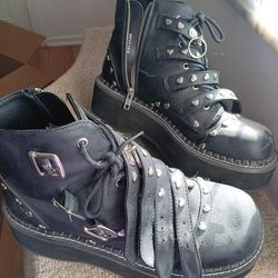 Demonia Women's Emily 315 Short Leather Platform Boot