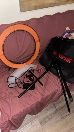 NEEWER RING LIGHT
