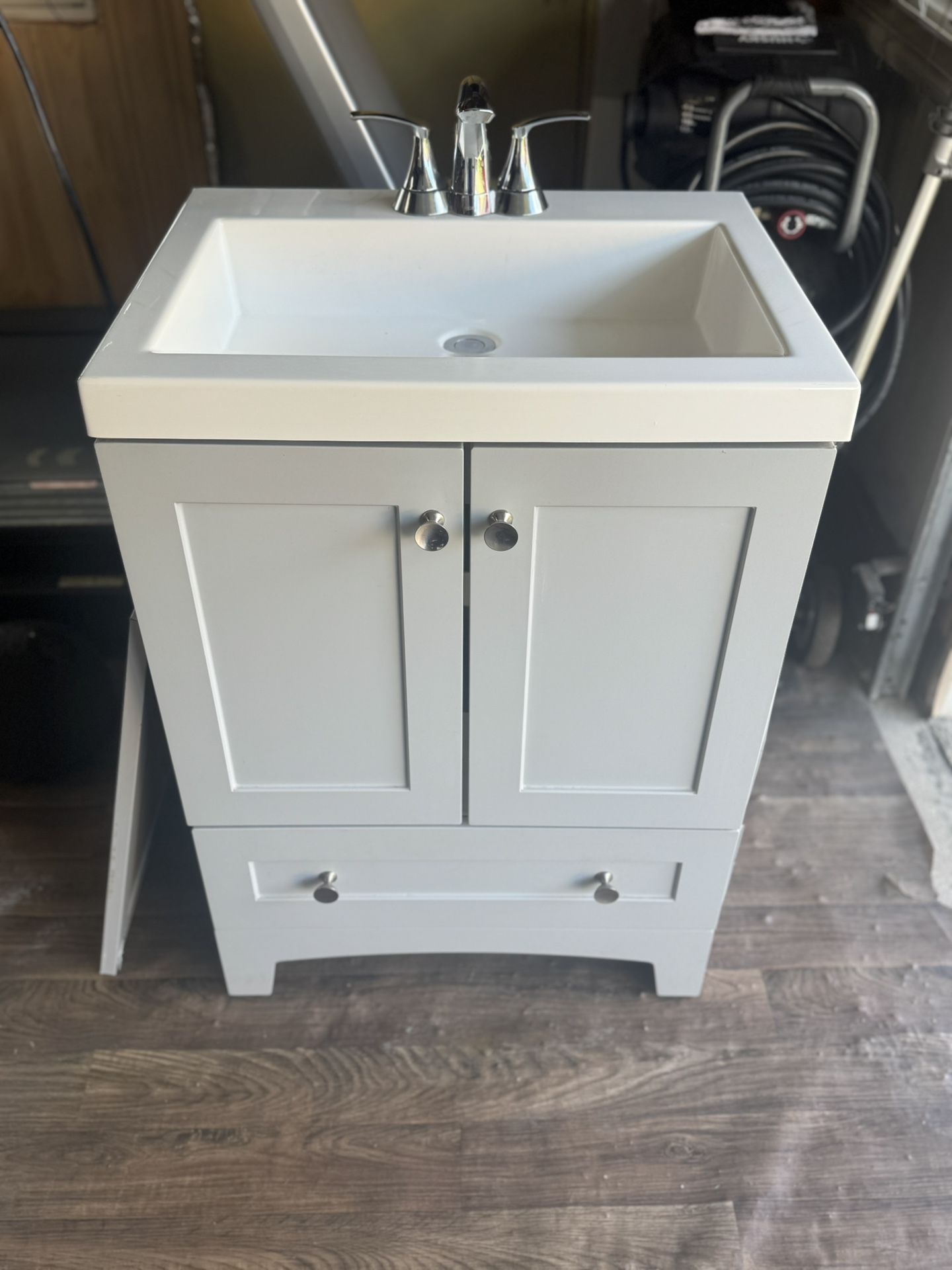 Bathroom Vanity With Mirror and Faucet 24x19x34