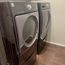 Kenmore Elite Frontload Washer/ Dryer w/Pedestals