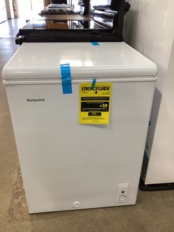Hotpoint 25 in 4.9 cu.ft. Chest Freezer Convertible to Refrigerator in White New Scratch and Dent