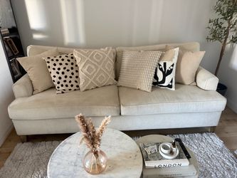Living spaces creme sofa