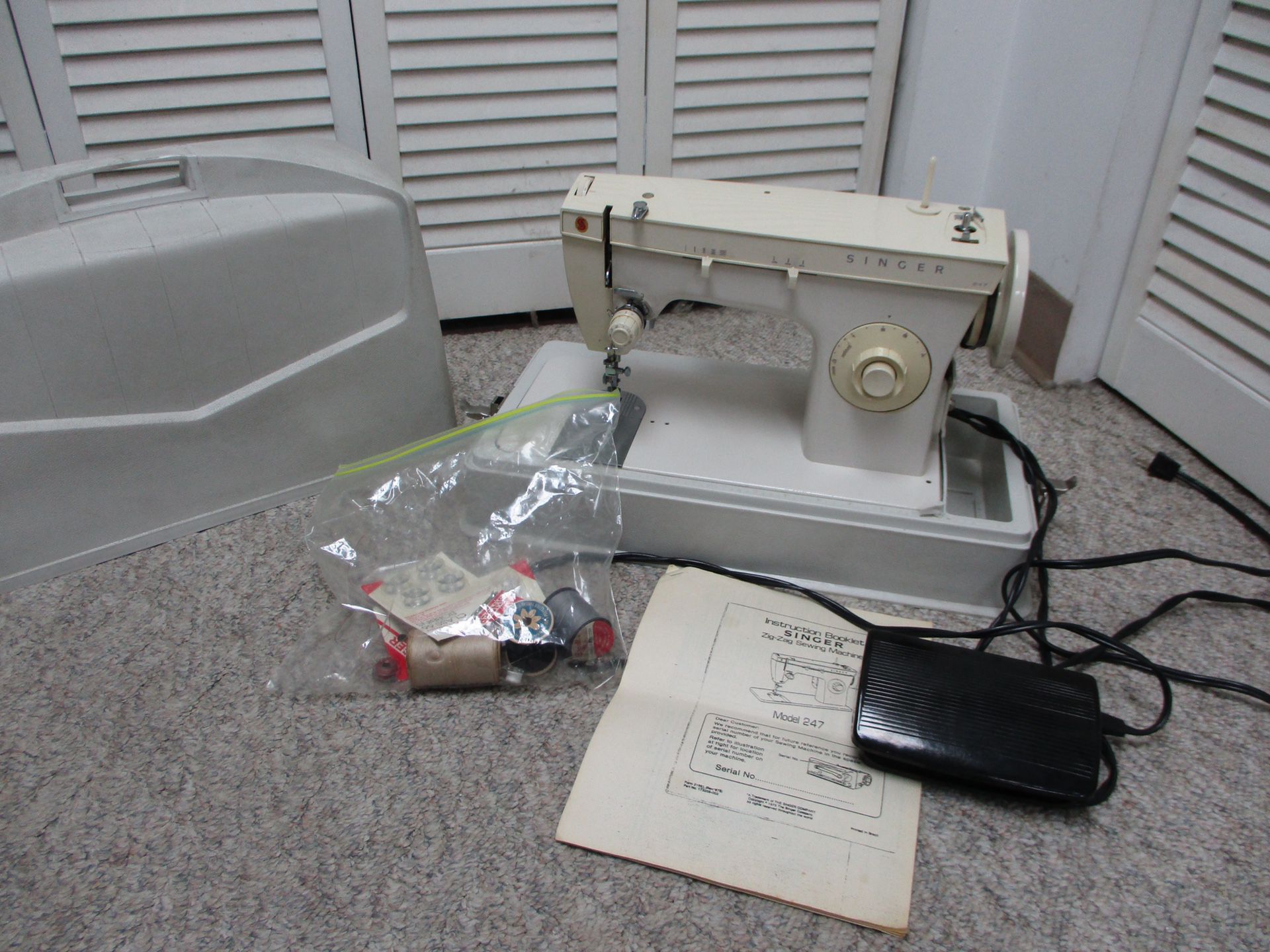 Singer 247 Portable Sewing Machine