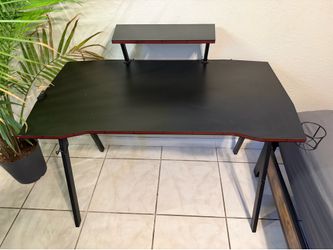 Gaming/office/work desk with monitor stand
