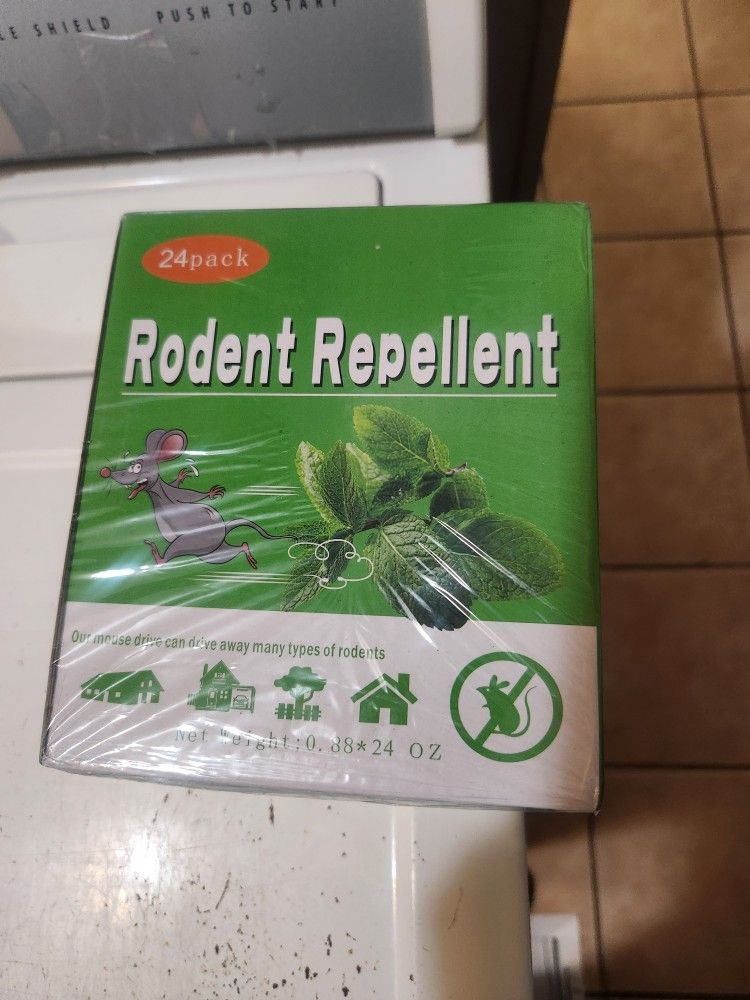 **BRAND NEW** IN BOX Pest Rodent Repellent, 24pk