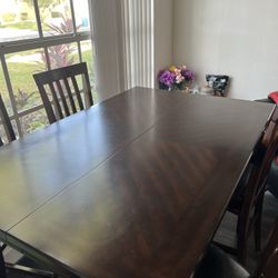 Expandable Dinning table  With 4 High Chairs 