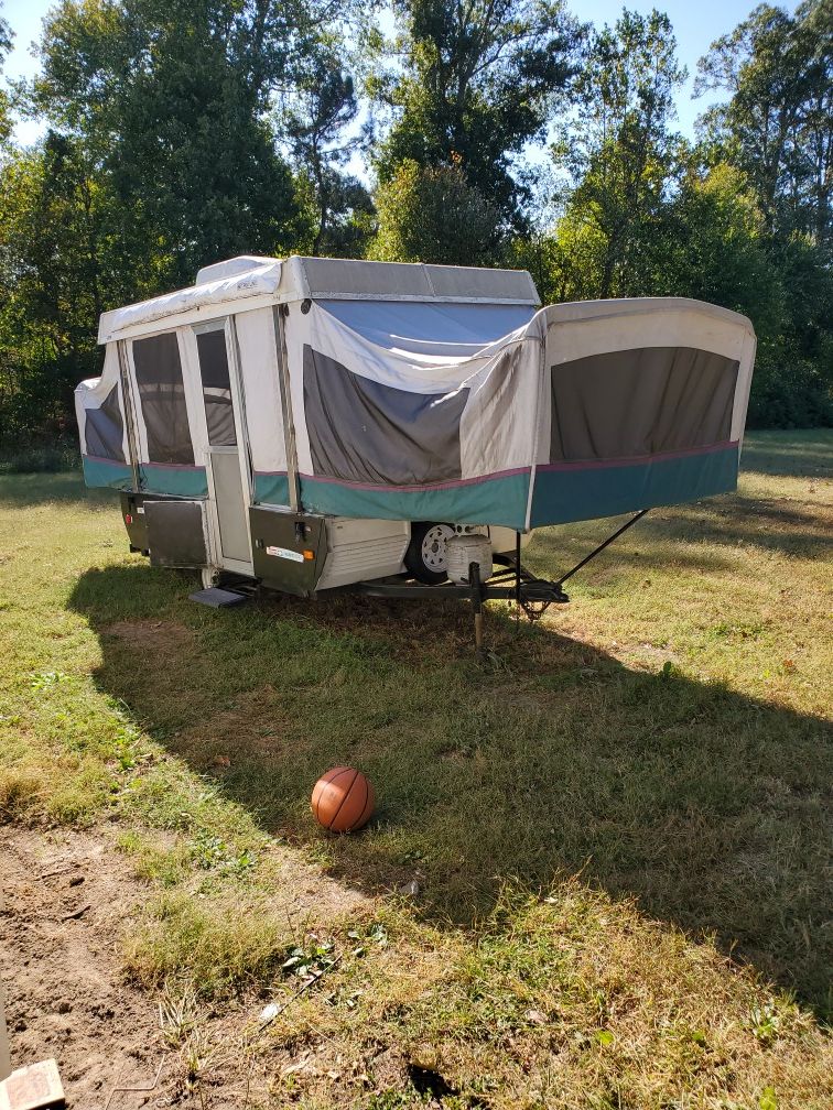MOVING CAN'T TAKE, COLEMAN POPUP CAMPER FLEETWOOD 1994