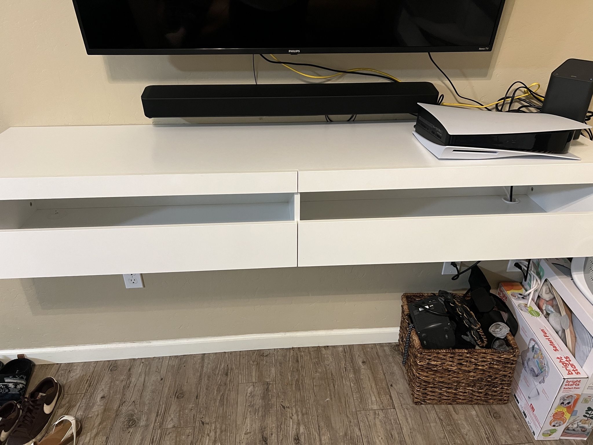 Entertainment center