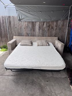 Couch pull out bed