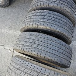 (FOUR) 225 65 17 MICHELIN TIRES 85% THREAD $200 INSTALLED 