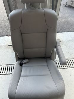 Odyssey Middle Row Seat