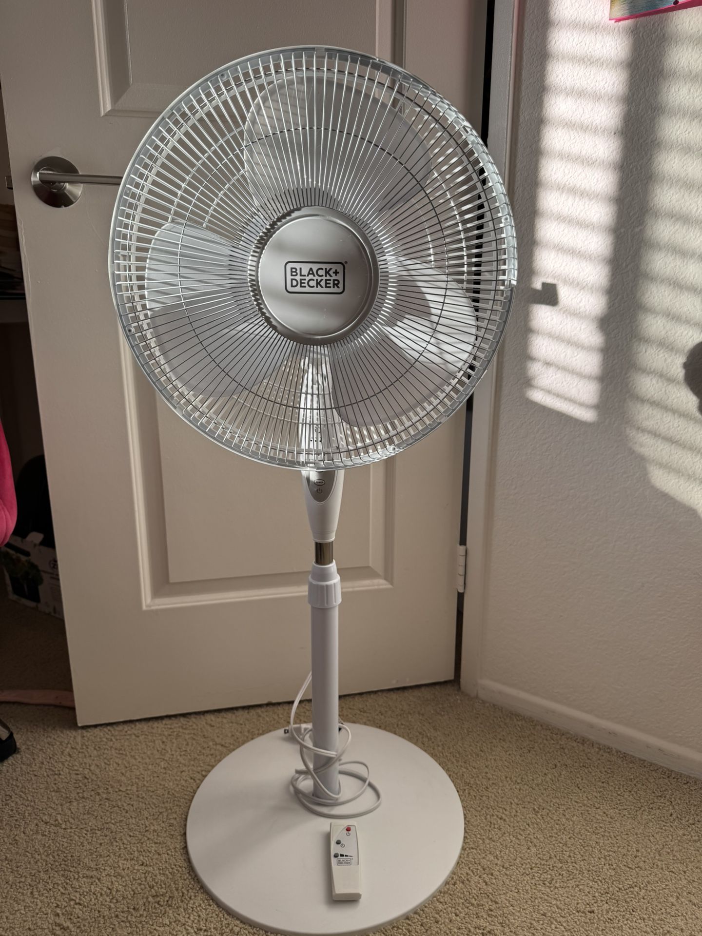 BLACK+DECKER 16" Stand Fan with Pedestal Base