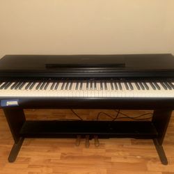 Yamaha piano REAL WOOD 