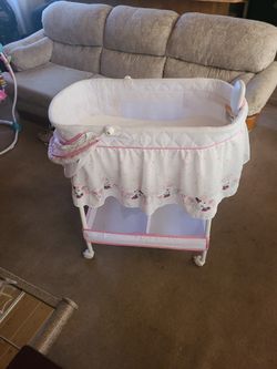 Minnie Mouse Bassinet