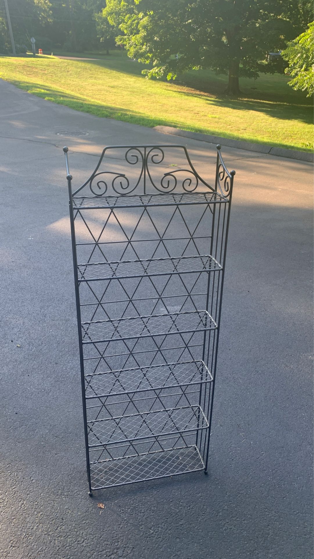 Wire decorative rack