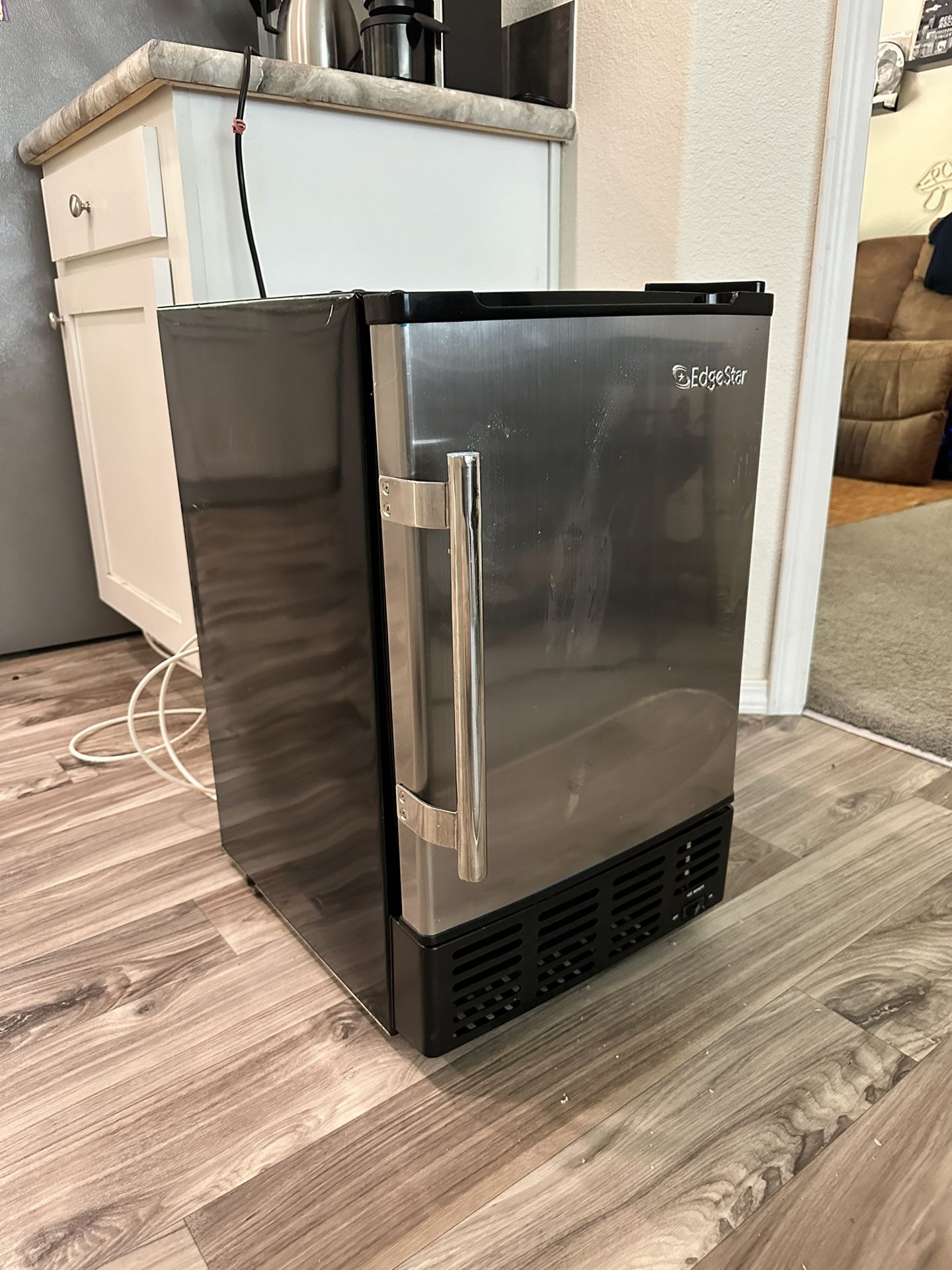 Edgestar 12lbs ice Maker IB120SS
