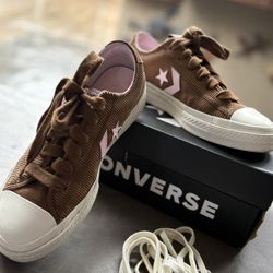 Semi New Converse Star Player 76 low-top in a brown corduroy material