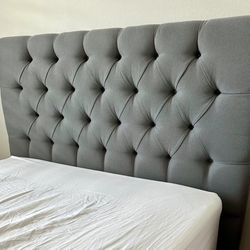 🔥 Pristine Queen Tufted Bed Frame - Like New! (Plastic Protected!) 🔥