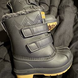 New Snow Boots 5c $15 Black