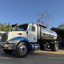 Asphalt Oil Distributor Truck