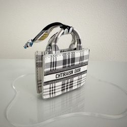 Mini Checkered Tote Charm – Monochrome Plaid Micro Bag with Ribbon Accent