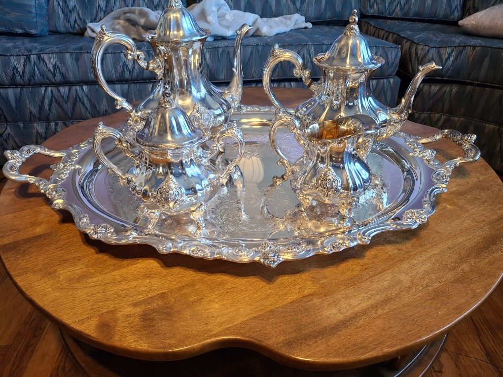 BEAUTIFUL LARGE SET OF SILVER PLATE POOLE SILVER COMPANY