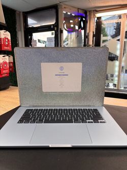 MacBook Air (15-inch, M5)- 512GB