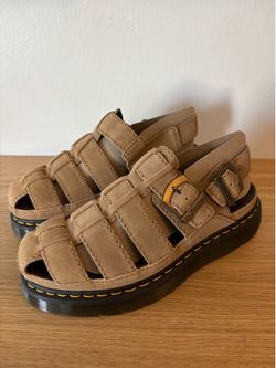 Dr Martens Wrenlie Savannah tan sandals 10 men or 11 women(unisex)