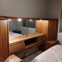 Solid Oak Queen   Bed Set