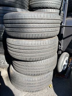 225/40R19 Pirelli run flat 225/40/19 set of 4 matching used tires in great condition 300$ for 4 tires plus tax. Mount available but not included. Whee