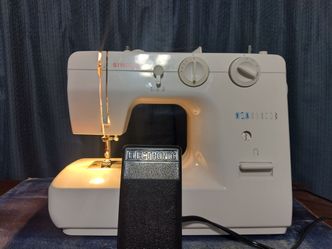 Singer Model 1123 Sewing Machine with Footpedal Power Cord