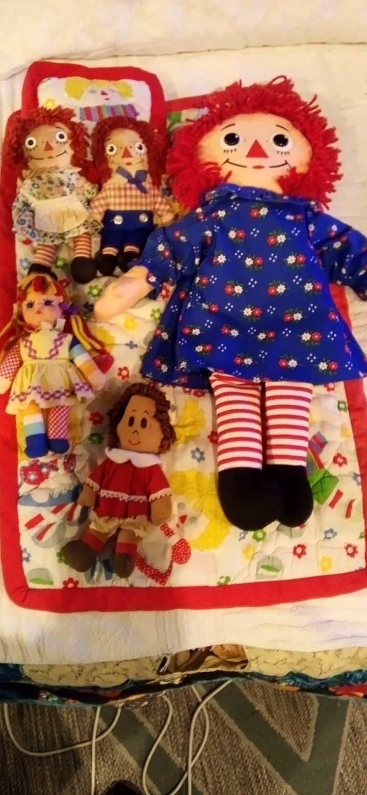 Old, Old Tiny RaggedyAnn &Andy https://offerup.com/redirect/?o=RG9sbHMuUGx1cw== Little Lulu And Others..