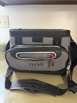 Titan lunchbox