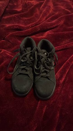 Steel toe work shoes