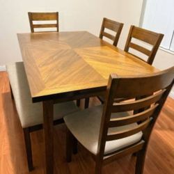 Gorgeous Dining Room Set With 4 Cushioned Chairs And Bench