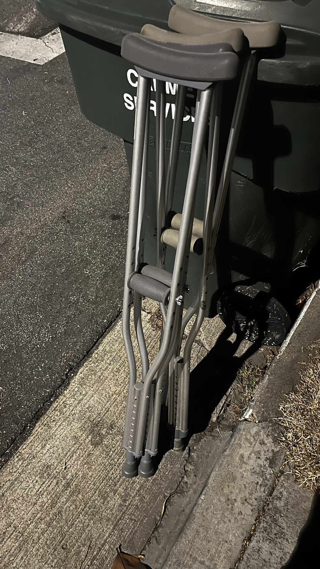 Free Crutches