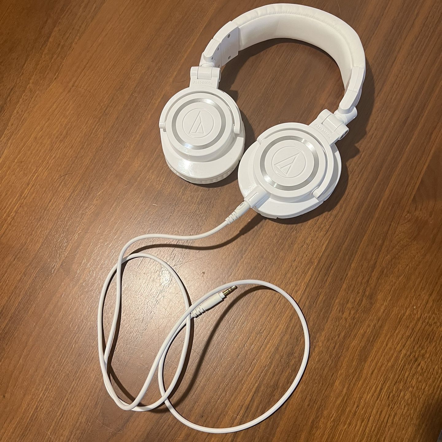 Barely Used Audio-Technica ATH-M50xWH Closed-back Studio Monitoring Headphones - White