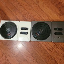 DJ Hero Wireless Turntables in Excellent Condition