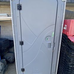 Porta Potty w/ Urinal & Sink