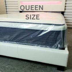NEW Queen-Size PILLOW TOP MATTRESS and BOX SPRING. Bed frame not included 👍