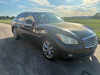 2012 Infiniti M37