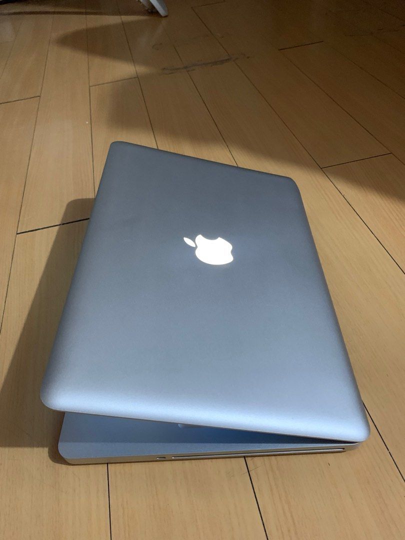 Apple MacBook Pro 13” I5/8GB/256GB SSD $140