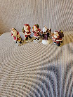 5 Small Santas