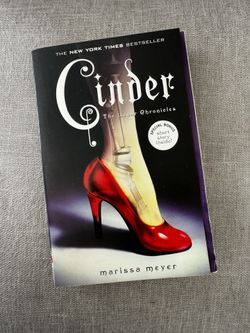 Cinder By Marissa Meyer