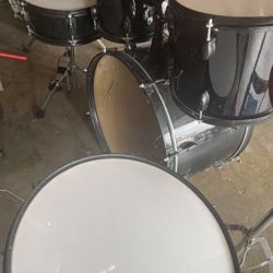 Drum Kit / Drum Set