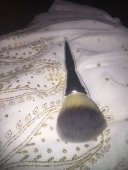 Makeup brush